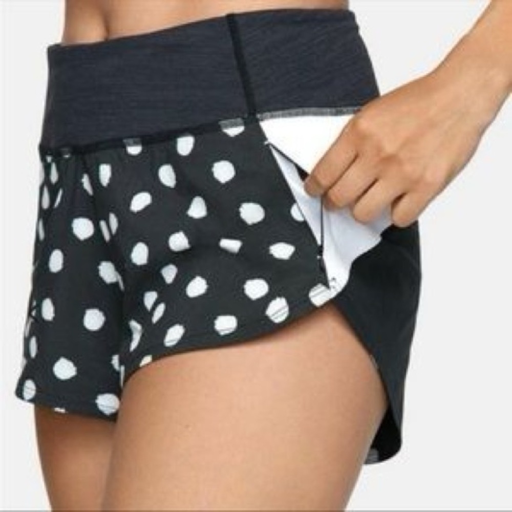 Outdoor Voices Hudson Short 2.5” XS - Original Polka Dot Black and White